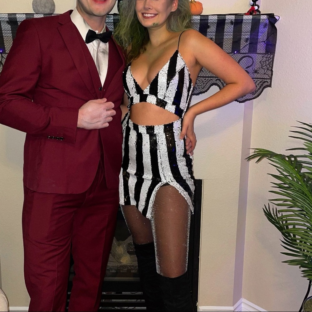 Beetlejuice women’s costume dress (with makeup accessories)